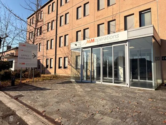 Ingresso principale della sede legale e amministrativa di MM Operations a San Martino in Rio (RE)