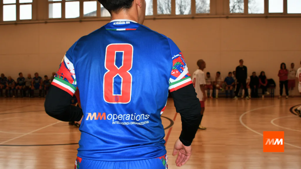 Sul campo come in azienda: il logo MM Operations in campo con l'AC Reggiana 1919, 4ª categoria